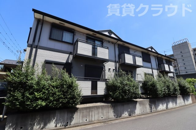 建物外観　緑もあって落ち着いた外観です！