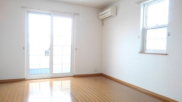 東武伊勢崎線 加須駅 徒歩7分 2階建 築19年の居間写真