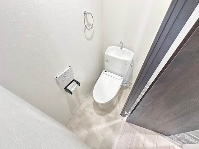 阪急神戸線 十三駅 徒歩5分 10階建 築3年のトイレ写真