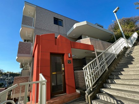エントランス　お洒落な建物デザイン♪