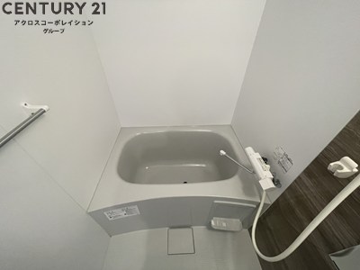 バス・シャワールーム　シンプルで多機能な浴室