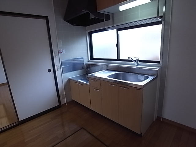 キッチン　大きな窓があるので換気よし！明るさよし！