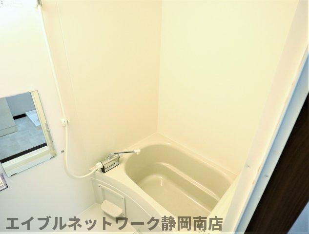 バス・シャワールーム　ゆったり過ごせるお風呂です