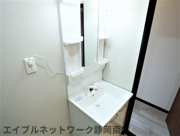 洗面設備　シャワー付き独立洗面台♪