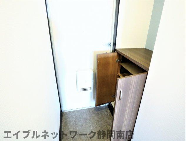 玄関　シューズボックス付きの玄関です