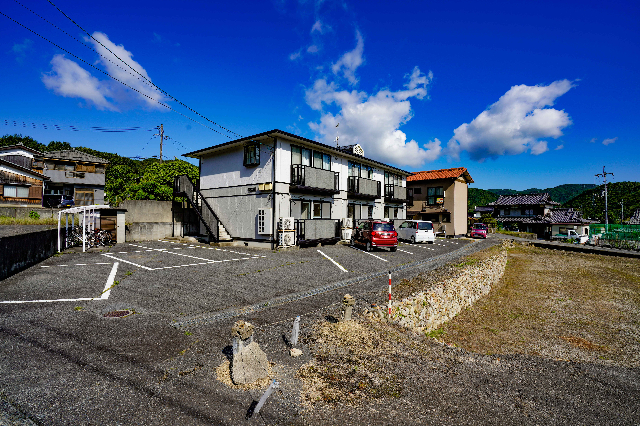 備前市浦伊部のアパートの建物外観