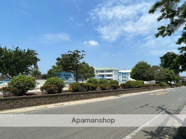 小学校　宮郷第二小学校（小学校）まで883m