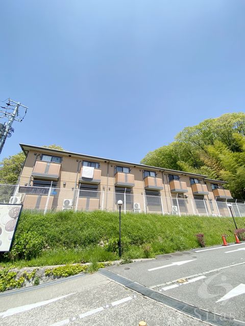 神戸市北区山田町小部のアパートの建物外観