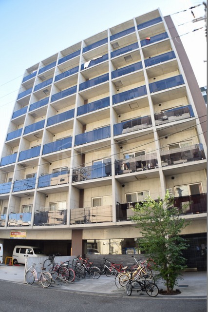 大阪市西区本田のマンションの建物外観