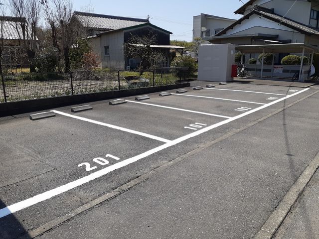 【羽島郡笠松町米野のアパートの駐車場】