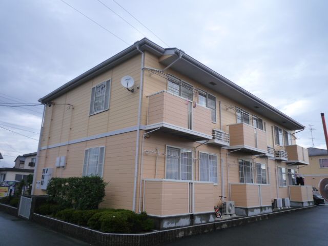 羽島市正木町曲利のアパートの建物外観
