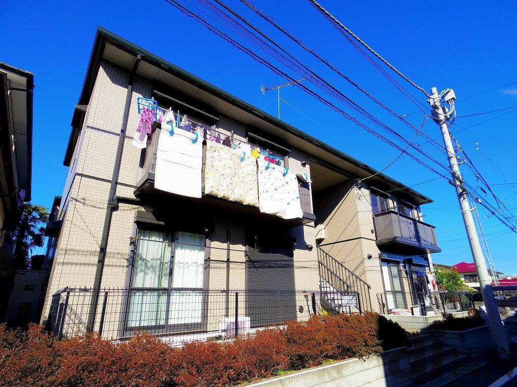 狭山市狭山台のアパートの建物外観