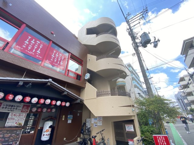 パティオ甲子園口の建物外観