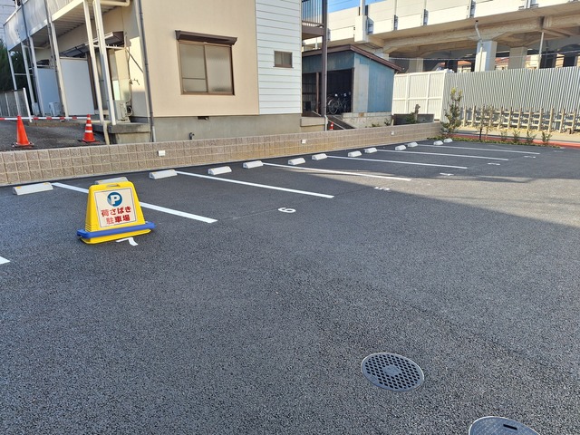 【多摩市豊ヶ丘のマンションの駐車場】