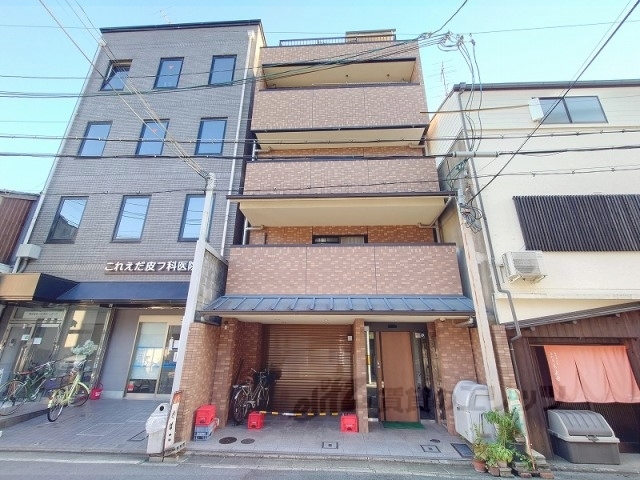 京都市中京区清水町のマンションの建物外観