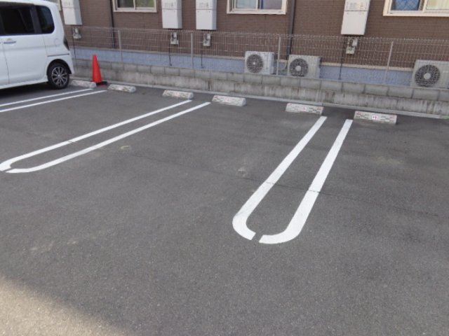 【D-room平成大学の駐車場】