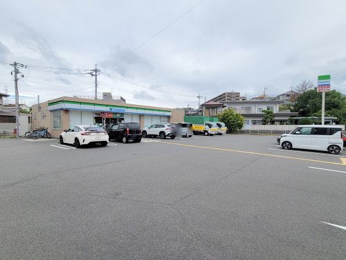 コンビニ　ファミリーマート 生駒俵口店（コンビニ）まで190m