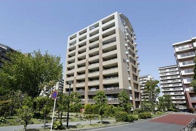 ＵＲ十日市場ヒルタウンコンフォール十日市場十四番街の建物外観