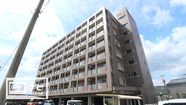 【高マンションの建物外観】