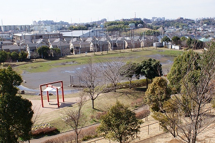 【横浜市都筑区早渕のマンションの公園】