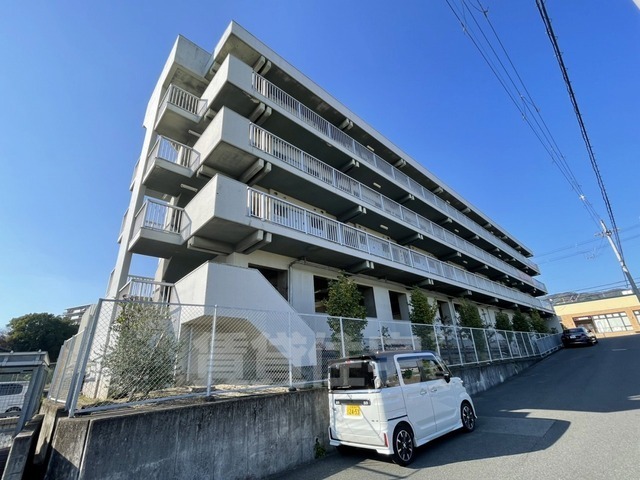 【シャトー野間の建物外観】