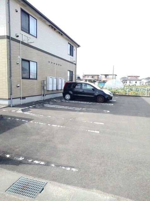 【フランメゾンIIの駐車場】