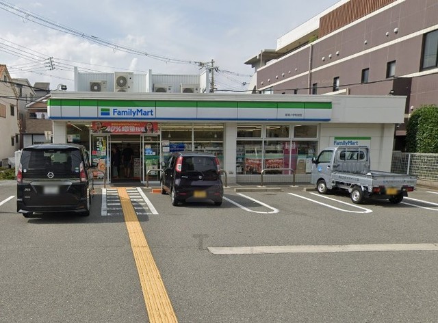 コンビニ　ファミリーマート　新高小学校前（コンビニ）まで388m