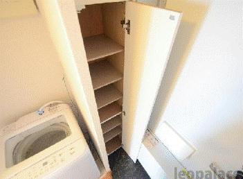 玄関　備品や設備仕様は号室等により異なります現地をご確認下さい。