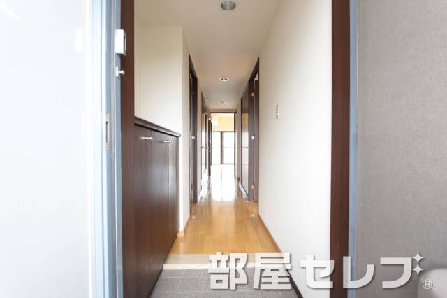 玄関　玄関口。