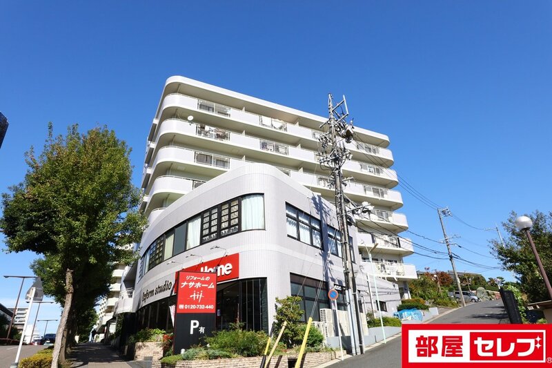 建物外観　タイル貼りで築年数を感じさせない。