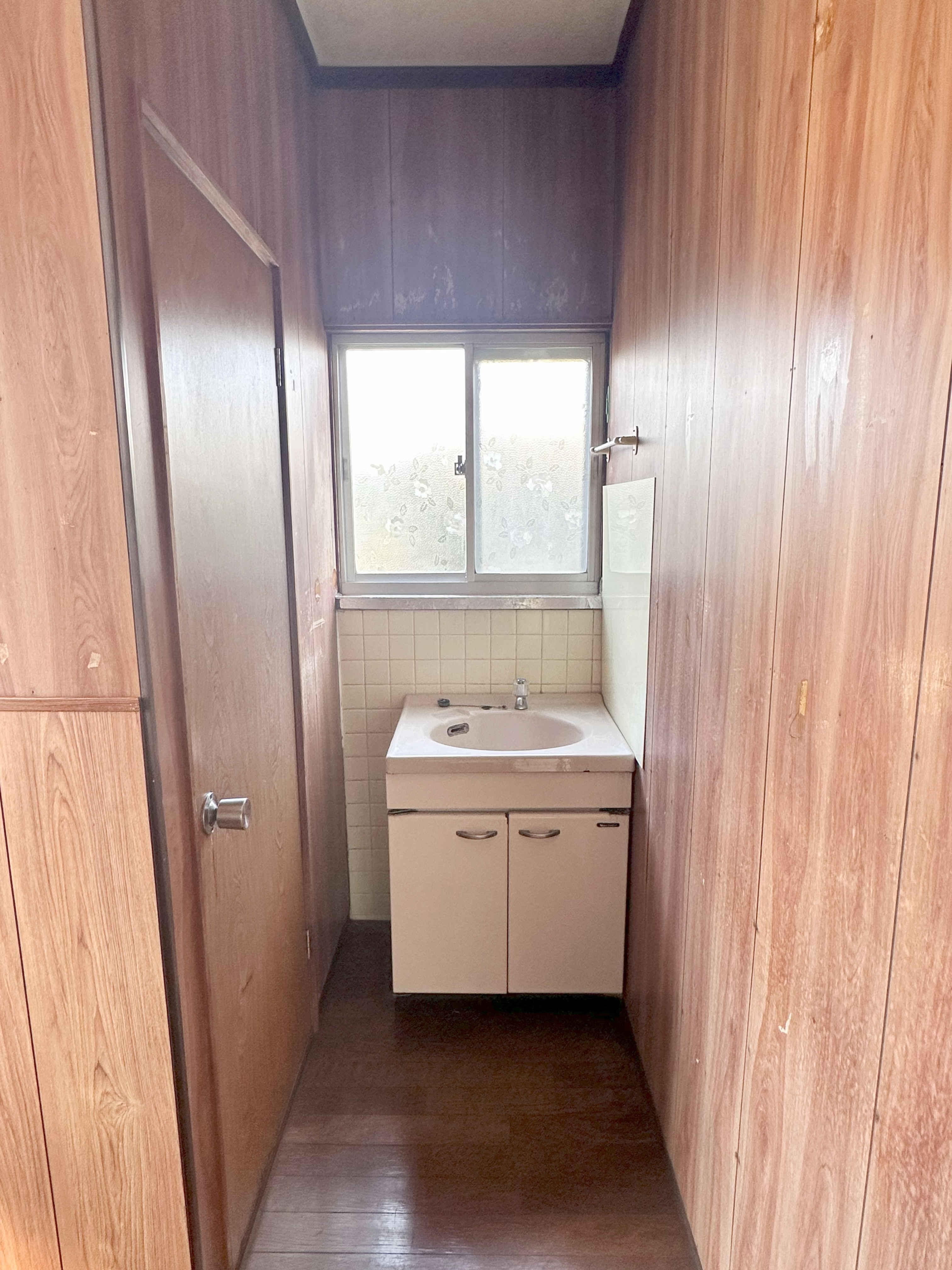 洗面設備　収納もできる独立洗面台です♪