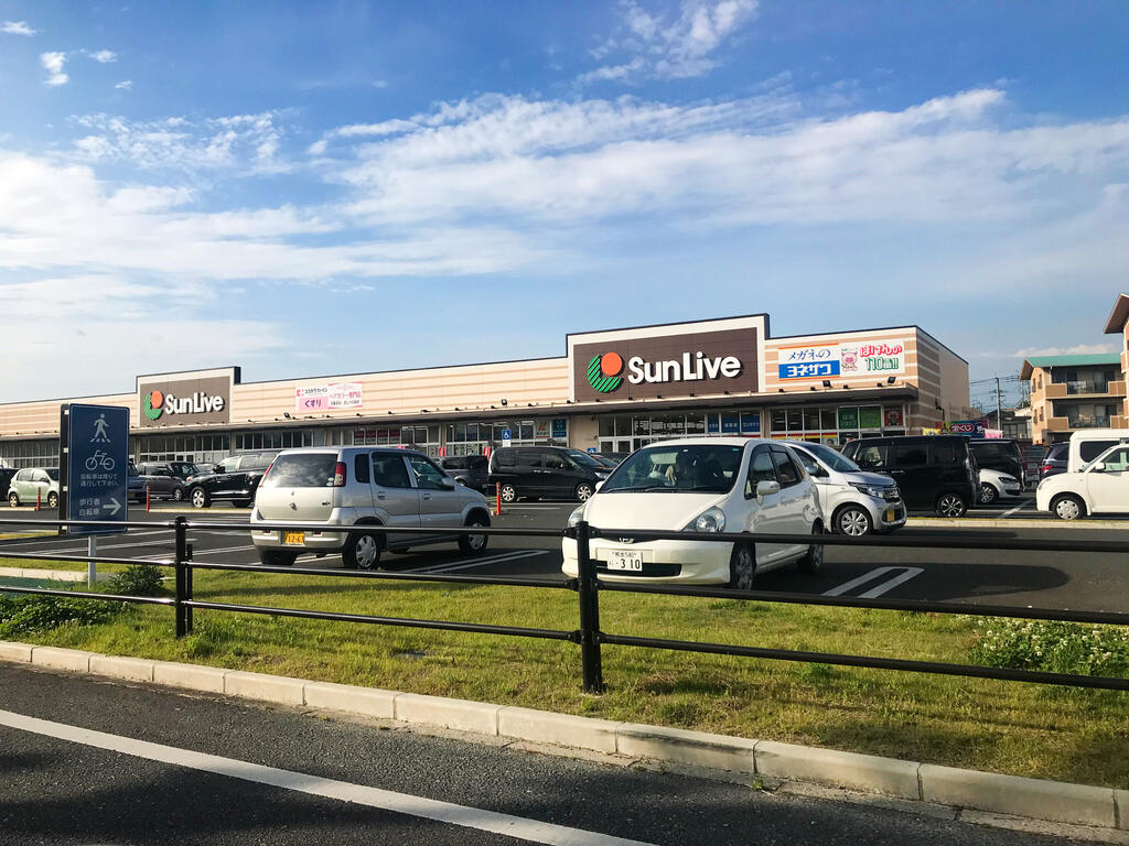 スーパー　サンリブしみず（スーパー）まで877m