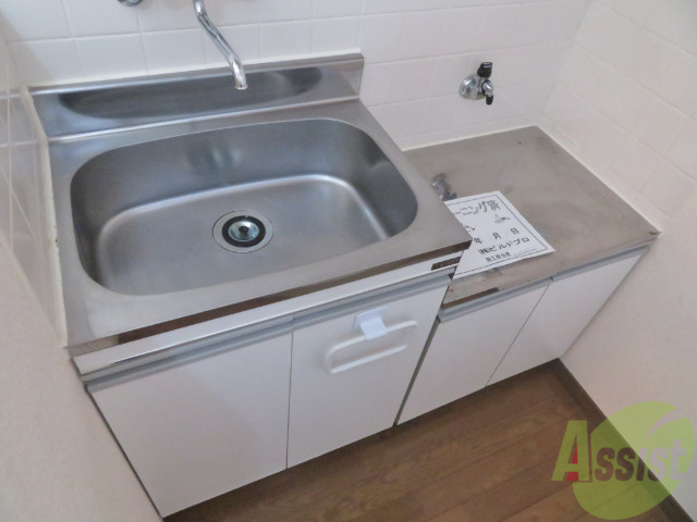 キッチン　キッチンは２口コンロも設置できます、シンクも広めですね