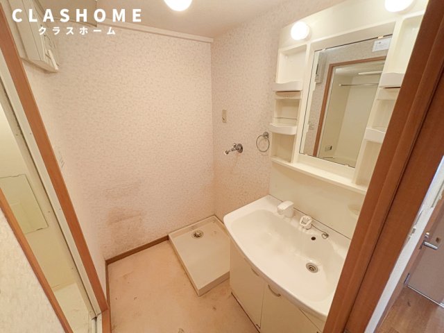 洗面設備　同物件の別部屋になります。