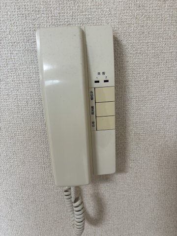 エントランス　インターホンです。オートロックはございません♪