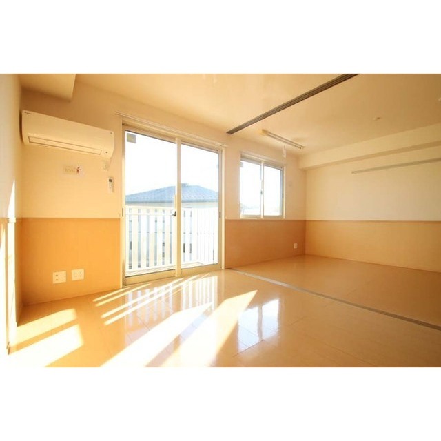 居室・リビング　内装写真は全て２０３