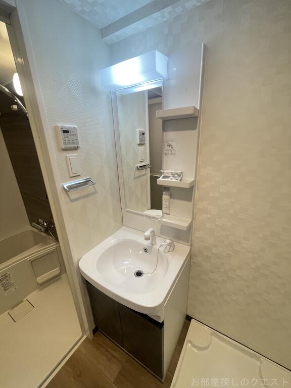 洗面設備　（写真は同タイプ反転）