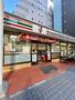 コンビニ　セブンイレブン大阪道修町1丁目店（コンビニ）まで50m