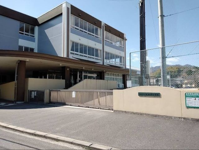 小学校　地御前小学校（小学校）まで350m