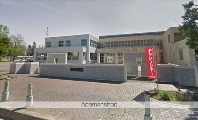 小学校　白人小学校（小学校）まで2399m