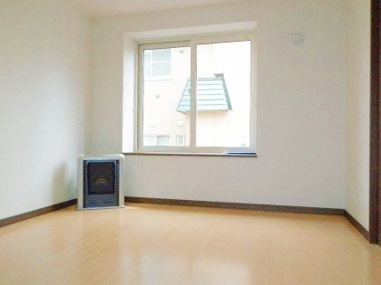 居室・リビング　明るい雰囲気で、気持ちの良いリビングです♪