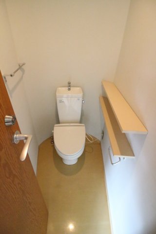 トイレ　同物件別部屋写真