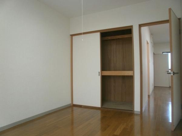 収納　■洋室１・収納