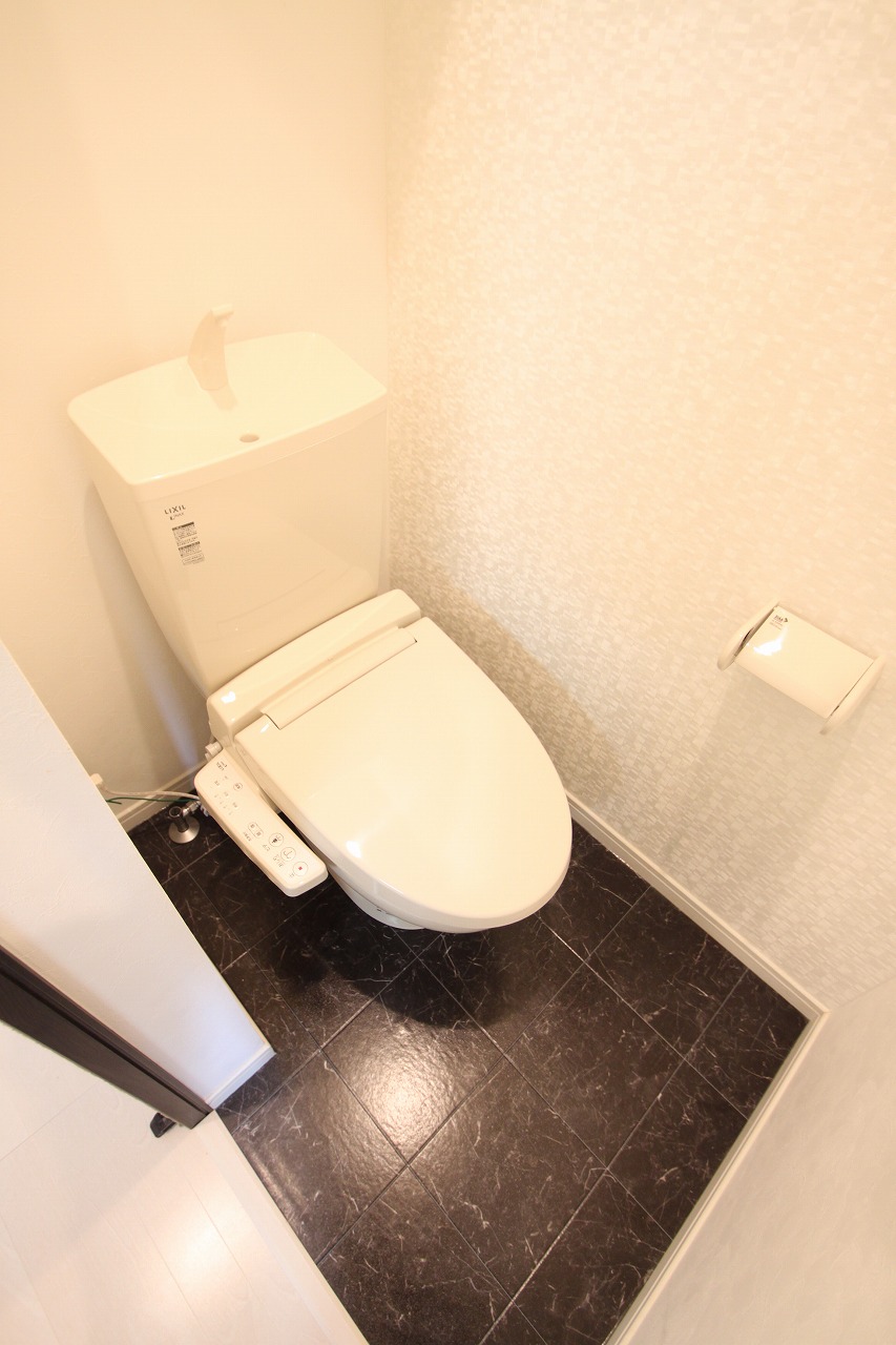 トイレ　※写真は同建物のサンプル写真です。