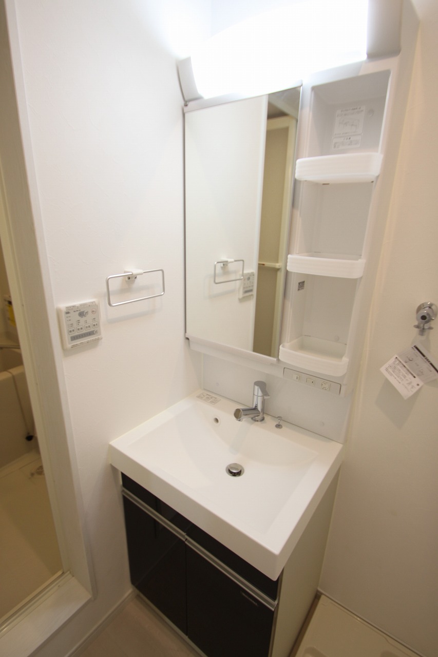 洗面設備　※写真は同建物のサンプル写真です。