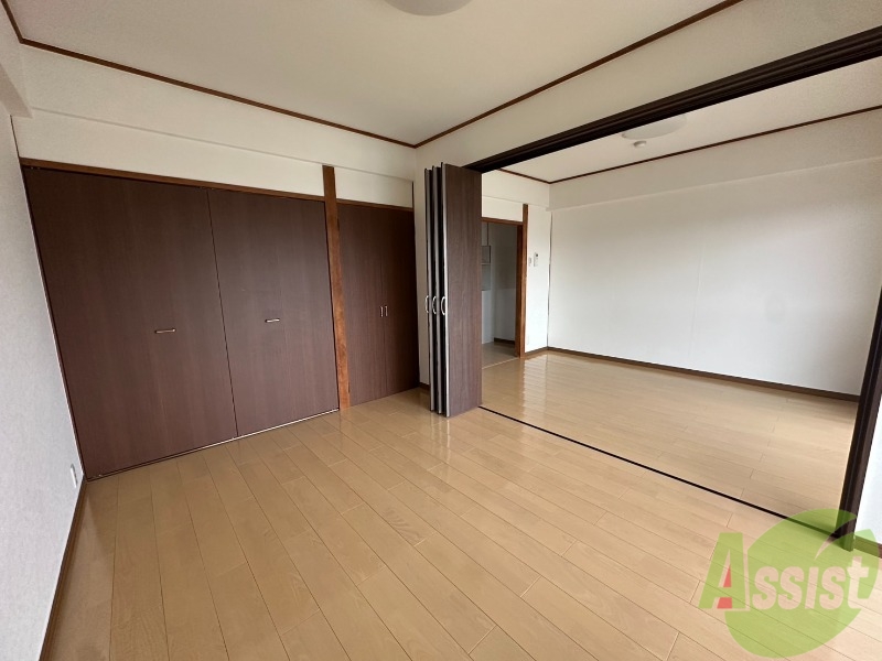 その他部屋・スペース　６帖の寝室部はリビングと仕切ることも出来ます。