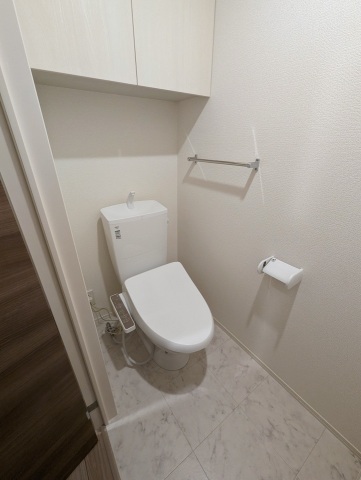 トイレ　温水洗浄暖房便座付き