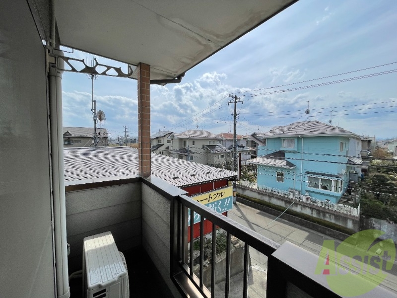 バルコニー　広いバルコニーです。洗濯物が干しやすいですね。