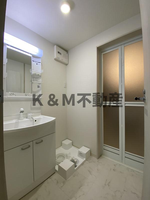 洗面設備　ゆったりとスペースのある洗面所