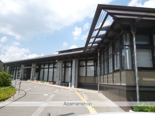 図書館　甲賀市甲南図書交流館（図書館）まで583m